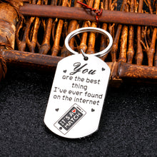 Load image into Gallery viewer, Gifts for Women Men Funny Keychain for Online Friends Boys Girls Cute Birthday Christmas Gift for New Boyfriend Girlfriend 1 Year Anniversary Present for Wife Husband BFF Met Online Dating Gift