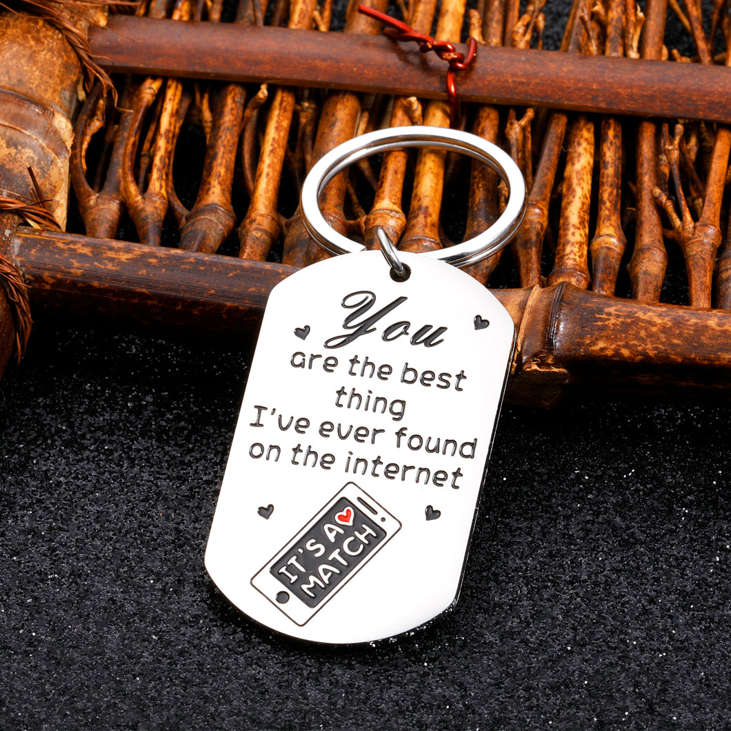 Gifts for Women Men Funny Keychain for Online Friends Boys Girls Cute Birthday Christmas Gift for New Boyfriend Girlfriend 1 Year Anniversary Present for Wife Husband BFF Met Online Dating Gift