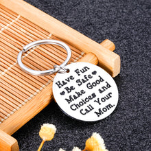 Load image into Gallery viewer, Cute Daughter Son Keychain Birthday Graduation New Driver Gifts for Teen Girl Boy from Mom Christmas Sweet 16 18 Anniversary Teenage Driver Gift from Mother Stepmom to Stepson Stepdaughter keyring