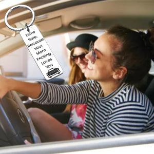 Drive Safe Keychain Funny Birthday Graduation New Driver Gifts for Son Daughter Teens from Mom Christmas Sweet 16 18 Anniversary Boys Girls Gift Mother to Stepson Stepdaughter Valentine keyring