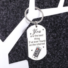 Load image into Gallery viewer, Gifts for Women Men Funny Keychain for Online Friends Boys Girls Cute Birthday Christmas Gift for New Boyfriend Girlfriend 1 Year Anniversary Present for Wife Husband BFF Met Online Dating Gift