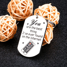 Load image into Gallery viewer, Gifts for Women Men Funny Keychain for Online Friends Boys Girls Cute Birthday Christmas Gift for New Boyfriend Girlfriend 1 Year Anniversary Present for Wife Husband BFF Met Online Dating Gift