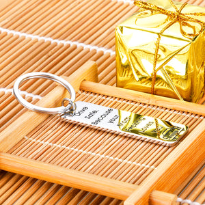 Drive Safe Keychain Funny Birthday Graduation New Driver Gifts for Son Daughter Teens from Mom Christmas Sweet 16 18 Anniversary Boys Girls Gift Mother to Stepson Stepdaughter Valentine keyring