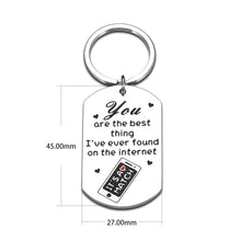 Load image into Gallery viewer, Gifts for Women Men Funny Keychain for Online Friends Boys Girls Cute Birthday Christmas Gift for New Boyfriend Girlfriend 1 Year Anniversary Present for Wife Husband BFF Met Online Dating Gift