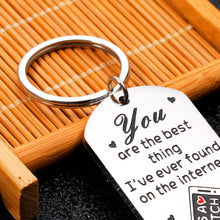Load image into Gallery viewer, Gifts for Women Men Funny Keychain for Online Friends Boys Girls Cute Birthday Christmas Gift for New Boyfriend Girlfriend 1 Year Anniversary Present for Wife Husband BFF Met Online Dating Gift