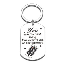 Load image into Gallery viewer, Gifts for Women Men Funny Keychain for Online Friends Boys Girls Cute Birthday Christmas Gift for New Boyfriend Girlfriend 1 Year Anniversary Present for Wife Husband BFF Met Online Dating Gift