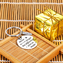 Load image into Gallery viewer, Coworker Leaving Gifts Appreciation Keychain Never Forget The Difference You&#39;ve Made Keychains for ColleagueFriends Coach Retirement Thank You Gifts Boss Leader Work Team Birthday Christmas Keyring Brand: Arovene